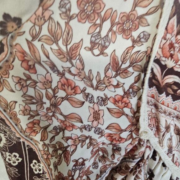 Petal and Pup Boho Sz8 Hippie 70s Vibe blouse w Tassles. Floral. Lace Accents. - Picture 12 of 14